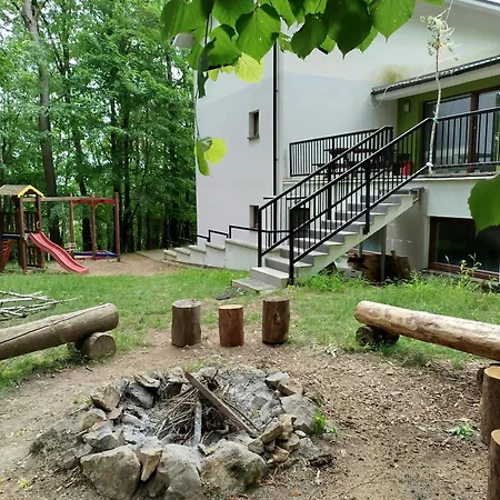 Nadka Guest house *